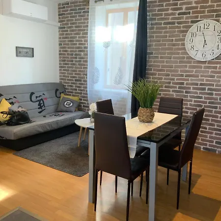 公寓 La Pte Maison 3 Place Elie Lacoste 蒙蒂尼亚克